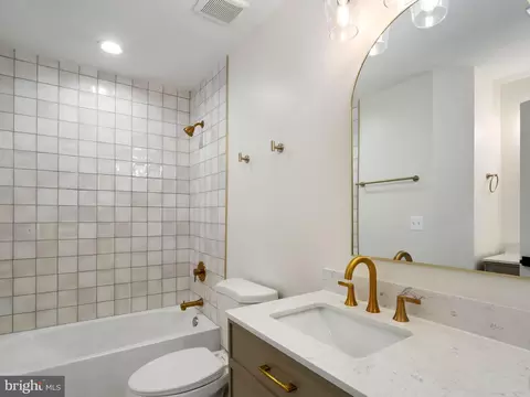 Bath - 1612 Winesapp Dr, Odenton, MD 21113 photo 3 of 5