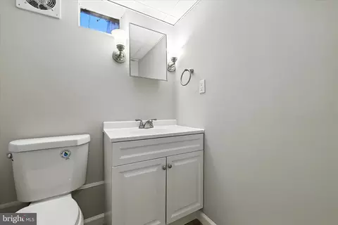 Bath - 120 Cedar Hill Rd, Baltimore, MD 21225 photo 2 of 2