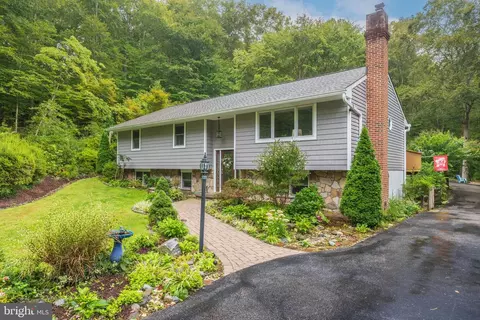 2114 Hallmark Dr, Gambrills, MD 21054