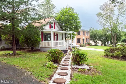 7406 Locust Dr, Hanover, MD 21076 photo 2