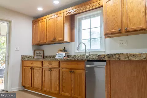 7406 Locust Dr, Hanover, MD 21076 photo 21