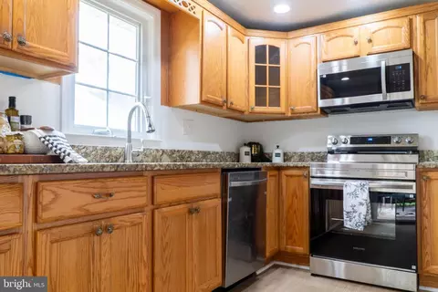 7406 Locust Dr, Hanover, MD 21076 photo 22