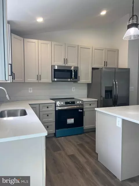 Kitchen - 997 11th St, Pasadena, MD 21122 photo 2 of 2