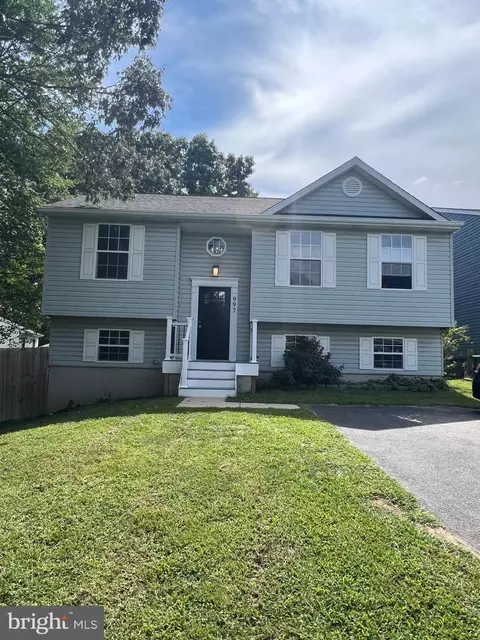 997 11th St, Pasadena, MD 21122