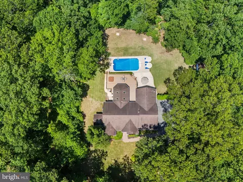 View/Area - 2002 Mckinnon Ln, Pasadena, MD 21122 photo 11 of 14