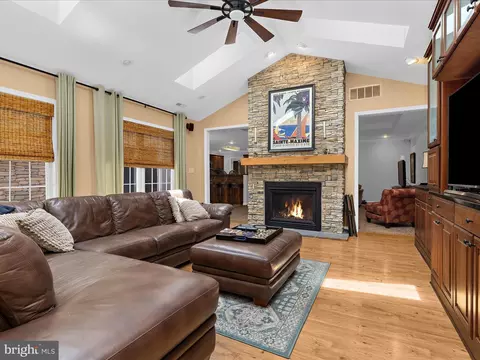 Living - 2002 Mckinnon Ln, Pasadena, MD 21122 photo 1 of 6