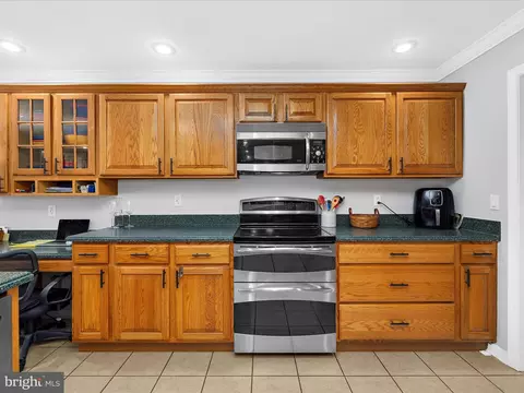 Kitchen - 2002 Mckinnon Ln, Pasadena, MD 21122 photo 5 of 5