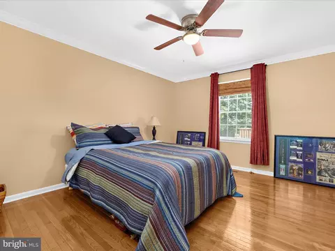 Bedroom - 2002 Mckinnon Ln, Pasadena, MD 21122 photo 3 of 6