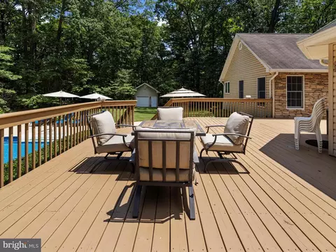 Exterior - 2002 Mckinnon Ln, Pasadena, MD 21122 photo 5 of 16