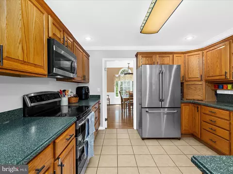 Kitchen - 2002 Mckinnon Ln, Pasadena, MD 21122 photo 3 of 5