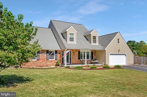 1588 Redhaven Dr, Severn, MD 21144