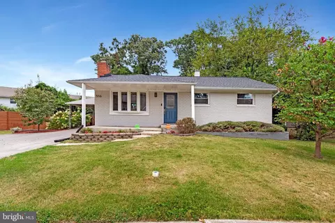 556 Crestpark Dr, Glen Burnie, MD 21061
