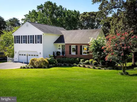 527 Bay Hills Dr, Arnold, MD 21012