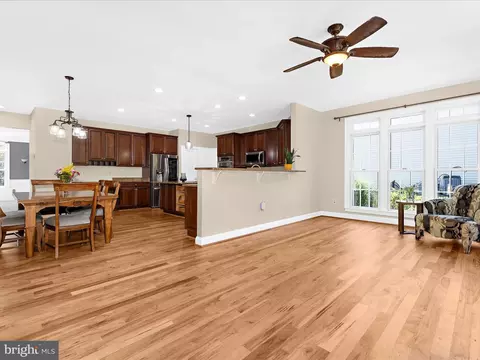 Living - 1628 Carnoustie Dr, Pasadena, MD 21122 photo 7 of 11