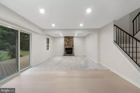 Living - 7906 Whites Cove Rd, Pasadena, MD 21122 photo 7 of 7