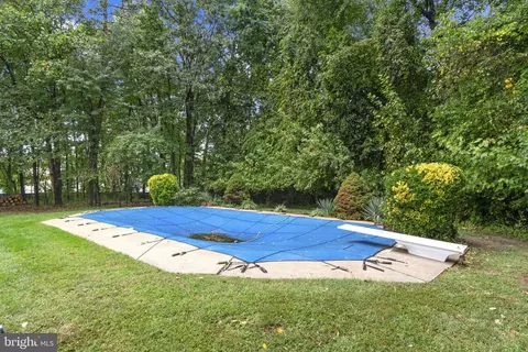Exterior - 7906 Whites Cove Rd, Pasadena, MD 21122 photo 4 of 11