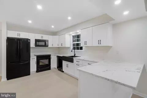 Kitchen - 7906 Whites Cove Rd, Pasadena, MD 21122 photo 2 of 2