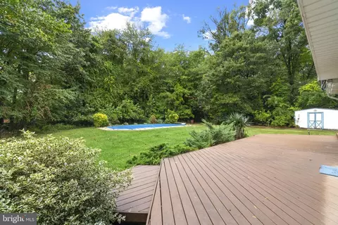 Exterior - 7906 Whites Cove Rd, Pasadena, MD 21122 photo 3 of 11