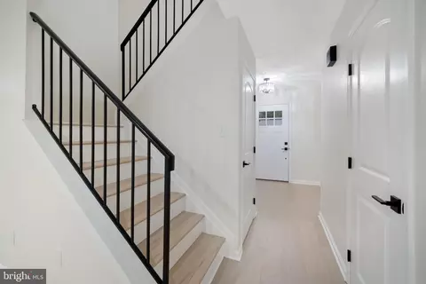 Entry Way - 7906 Whites Cove Rd, Pasadena, MD 21122 photo 3 of 3