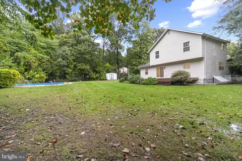 Exterior - 7906 Whites Cove Rd, Pasadena, MD 21122 photo 7 of 11