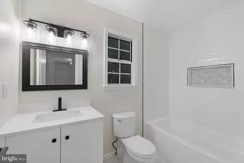 Bath - 7906 Whites Cove Rd, Pasadena, MD 21122 photo 1 of 1