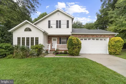 7906 Whites Cove Rd, Pasadena, MD 21122