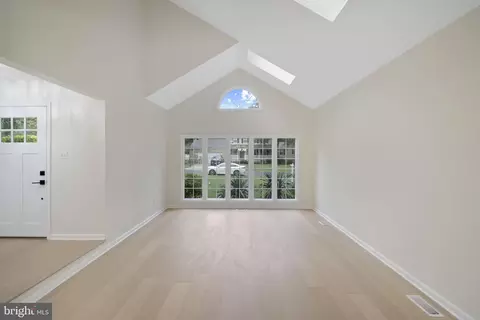Living - 7906 Whites Cove Rd, Pasadena, MD 21122 photo 3 of 7