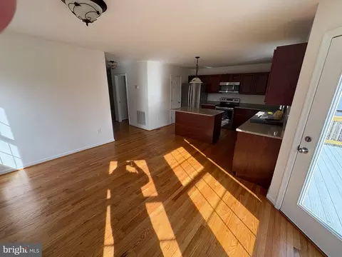Living - 3661 2nd Ave, Edgewater, MD 21037 photo 3 of 4