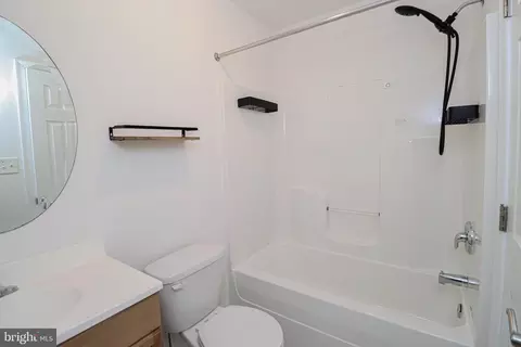 Bath - 3661 2nd Ave, Edgewater, MD 21037 photo 5 of 6