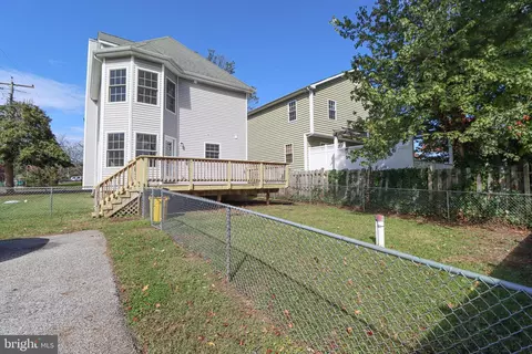 Exterior - 3661 2nd Ave, Edgewater, MD 21037 photo 6 of 9