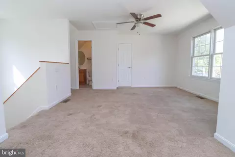 Living - 3661 2nd Ave, Edgewater, MD 21037 photo 4 of 4