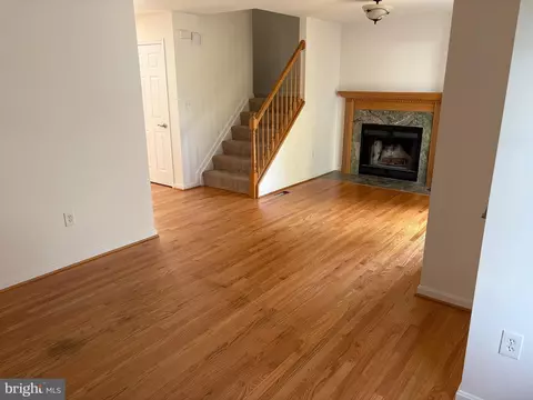 Living - 3661 2nd Ave, Edgewater, MD 21037 photo 2 of 4