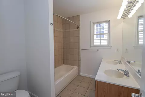 Bath - 3661 2nd Ave, Edgewater, MD 21037 photo 3 of 6