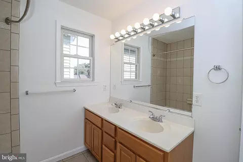 Bath - 3661 2nd Ave, Edgewater, MD 21037 photo 4 of 6