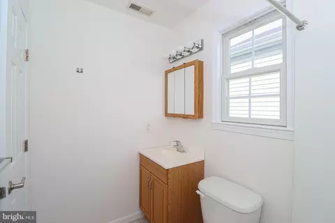 Bath - 3661 2nd Ave, Edgewater, MD 21037 photo 2 of 6