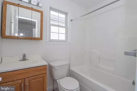Bath - 3661 2nd Ave, Edgewater, MD 21037 photo 1 of 6