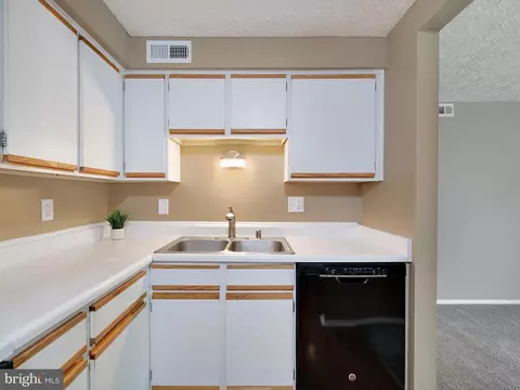 Kitchen - 8048 M Abbey Ct #M, Pasadena, MD 21122 photo 4 of 4