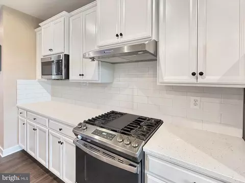Kitchen - 7820 Mine Run Rd, Hanover, MD 21076 photo 2 of 3