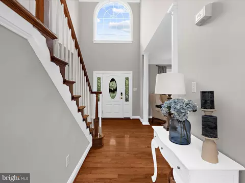 Entry Way - 8427 Turnhouse Ct, Pasadena, MD 21122 photo 3 of 6