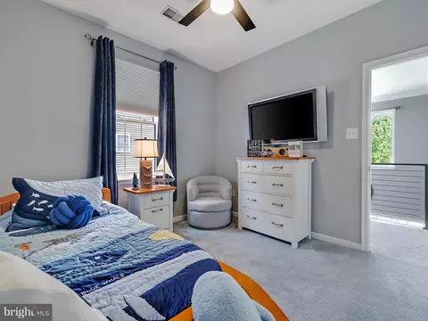 Bedroom - 8037 Flora Ln, Pasadena, MD 21122 photo 5 of 10