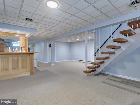 8524 Creek Rd, Pasadena, MD 21122 photo 3