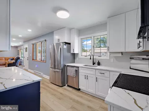 8524 Creek Rd, Pasadena, MD 21122