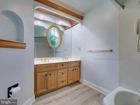 8524 Creek Rd, Pasadena, MD 21122 photo 15