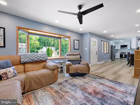 8524 Creek Rd, Pasadena, MD 21122 photo 2