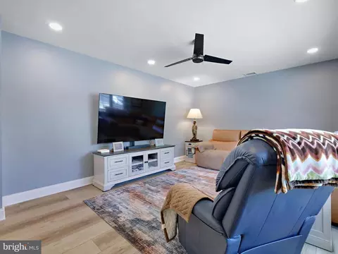 8524 Creek Rd, Pasadena, MD 21122 photo 9