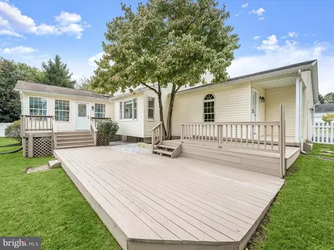 Exterior - 7911 Red Globe Ct, Severn, MD 21144 photo 9 of 13