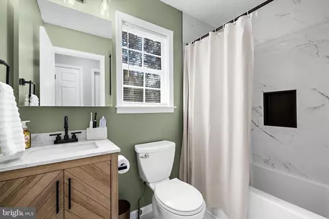 Bath - 7789 Outing Ave, Pasadena, MD 21122 photo 2 of 3