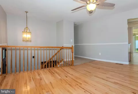 8462 Miramar Rd, Pasadena, MD 21122 photo 2