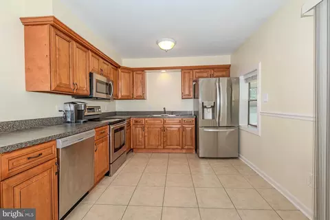 8462 Miramar Rd, Pasadena, MD 21122 photo 5