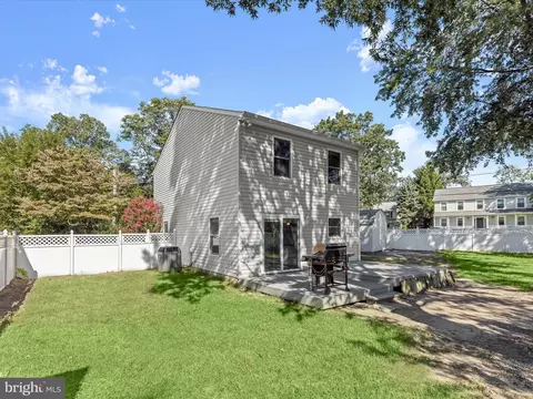 Exterior - 7723 W Shore Rd, Pasadena, MD 21122 photo 4 of 8